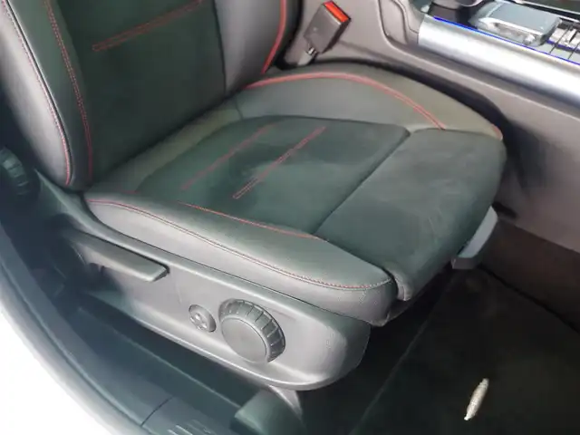 メルセデス・ベンツ Ｍ・ベンツ ＧＬＡ２００ｄ 4マチック AMGライン 兵庫県 2022(令4)年 0.7万km ポーラホワイト ワンオーナー/サンルーフ/純正ナビ/地デジTV/全方位カメラ/ACC/BSM/LKA/ETC2.0/純正ドラレコ前後カメラ/フロントシートヒーター/アンビエントライト/パワーバックドア/ハーフレザーシート
