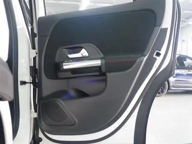 メルセデス・ベンツ Ｍ・ベンツ ＧＬＡ２００ｄ 4マチック AMGライン 兵庫県 2022(令4)年 0.7万km ポーラホワイト ワンオーナー/サンルーフ/純正ナビ/地デジTV/全方位カメラ/ACC/BSM/LKA/ETC2.0/純正ドラレコ前後カメラ/フロントシートヒーター/アンビエントライト/パワーバックドア/ハーフレザーシート