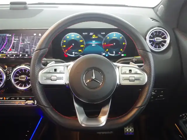 メルセデス・ベンツ Ｍ・ベンツ ＧＬＡ２００ｄ 4マチック AMGライン 兵庫県 2022(令4)年 0.7万km ポーラホワイト ワンオーナー/サンルーフ/純正ナビ/地デジTV/全方位カメラ/ACC/BSM/LKA/ETC2.0/純正ドラレコ前後カメラ/フロントシートヒーター/アンビエントライト/パワーバックドア/ハーフレザーシート