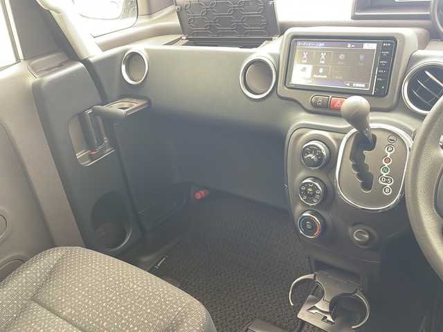 トヨタ スペイド F 沖縄県 2015(平27)年 6.8万km ブラックマイカ 純正ナビ(NSCP-W64)/（ＴＶ　CD再生　Ｂｌｕｅｔｏｏｔｈ接続）/バックカメラ/ＥＴＣ/パワースライドドア/純正フロアマット/キーレスエントリー/横滑り防止装置/パワーステアリング/パワーウィンドウ/ドアバイザー