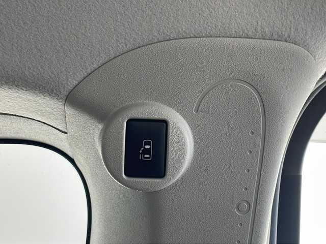 トヨタ スペイド F 沖縄県 2015(平27)年 6.8万km ブラックマイカ 純正ナビ(NSCP-W64)/（ＴＶ　CD再生　Ｂｌｕｅｔｏｏｔｈ接続）/バックカメラ/ＥＴＣ/パワースライドドア/純正フロアマット/キーレスエントリー/横滑り防止装置/パワーステアリング/パワーウィンドウ/ドアバイザー