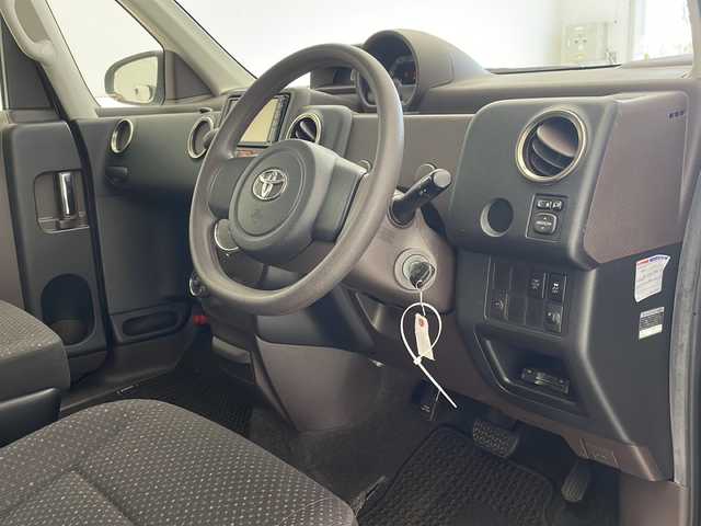 トヨタ スペイド F 沖縄県 2015(平27)年 6.8万km ブラックマイカ 純正ナビ(NSCP-W64)/（ＴＶ　CD再生　Ｂｌｕｅｔｏｏｔｈ接続）/バックカメラ/ＥＴＣ/パワースライドドア/純正フロアマット/キーレスエントリー/横滑り防止装置/パワーステアリング/パワーウィンドウ/ドアバイザー