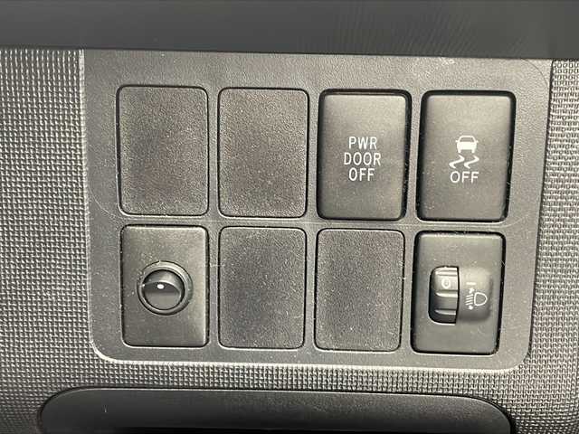 トヨタ スペイド F 沖縄県 2015(平27)年 6.8万km ブラックマイカ 純正ナビ(NSCP-W64)/（ＴＶ　CD再生　Ｂｌｕｅｔｏｏｔｈ接続）/バックカメラ/ＥＴＣ/パワースライドドア/純正フロアマット/キーレスエントリー/横滑り防止装置/パワーステアリング/パワーウィンドウ/ドアバイザー