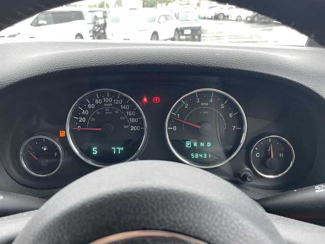 クライスラー・ジープ ジープ ラングラー スポーツ 宮崎県 2011(平23)年 5.9万km 緑 社外ナビ「CN-RE04D」/(AM.FM.Bluetooth.DVD.CD)/フルセグTV/4WD/オープンカー/MTモード付AT/サイドカメラ/ETC/クルーズコントロール/電格ミラー/パワーウィンドウ/パワーステアリング/背面タイヤ/ベンチシート/横滑り防止機能/ダウンヒルアシストコントロール