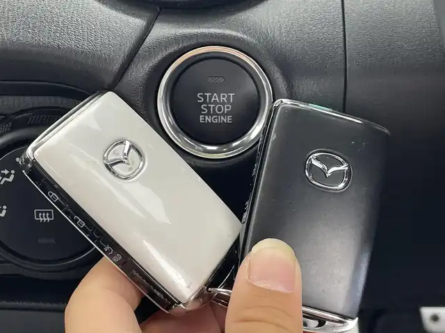 マツダ ロードスター S 群馬県 2024(令6)年 1.3万km スノーフレイクホワイトパールマイカ 6速マニュアル/純正8.8インチマツダコネクトナビ/・Bluetooth/USB/AM/FM/Alexa/Apple Car Play/Android Auto/スマートブレーキサポート/ブラインドスポットモニタリング/後側方接近車両通知/車線逸脱警報システム/ドライバーアテンションアラート/リヤパーキングセンサー/ハイビーム・コントロールシステム/ステアリングリモコン/プッシュスタート/スペアキー/ドライブレコーダー