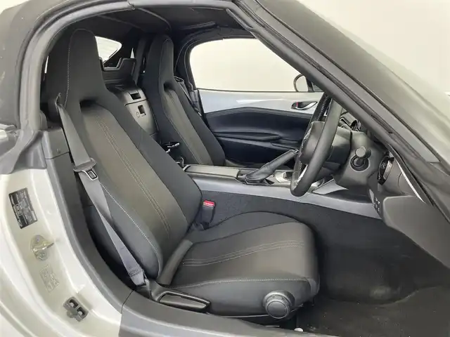 マツダ ロードスター S 群馬県 2024(令6)年 1.3万km スノーフレイクホワイトパールマイカ 6速マニュアル/純正8.8インチマツダコネクトナビ/・Bluetooth/USB/AM/FM/Alexa/Apple Car Play/Android Auto/スマートブレーキサポート/ブラインドスポットモニタリング/後側方接近車両通知/車線逸脱警報システム/ドライバーアテンションアラート/リヤパーキングセンサー/ハイビーム・コントロールシステム/ステアリングリモコン/プッシュスタート/スペアキー/ドライブレコーダー