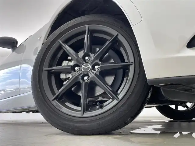 マツダ ロードスター S 群馬県 2024(令6)年 1.3万km スノーフレイクホワイトパールマイカ 6速マニュアル/純正8.8インチマツダコネクトナビ/・Bluetooth/USB/AM/FM/Alexa/Apple Car Play/Android Auto/スマートブレーキサポート/ブラインドスポットモニタリング/後側方接近車両通知/車線逸脱警報システム/ドライバーアテンションアラート/リヤパーキングセンサー/ハイビーム・コントロールシステム/ステアリングリモコン/プッシュスタート/スペアキー/ドライブレコーダー