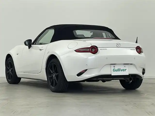 マツダ ロードスター S 群馬県 2024(令6)年 1.3万km スノーフレイクホワイトパールマイカ 6速マニュアル/純正8.8インチマツダコネクトナビ/・Bluetooth/USB/AM/FM/Alexa/Apple Car Play/Android Auto/スマートブレーキサポート/ブラインドスポットモニタリング/後側方接近車両通知/車線逸脱警報システム/ドライバーアテンションアラート/リヤパーキングセンサー/ハイビーム・コントロールシステム/ステアリングリモコン/プッシュスタート/スペアキー/ドライブレコーダー