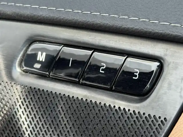 ボルボ ＸＣ９０ D5 AWD インスクリプション 千葉県 2020(令2)年 6.8万km グレー 純正ナビ/ハーマンカードン/CD/DVD/Bluetooth/AppleCarPlay/AndroidAuto/ビルトインETC/ヘッドアップディスプレイ/電動パーキングブレーキ/オートホールド/ステアリングヒーター/D+N席電動シート/D+N席シートヒーター/D+N席エアーシート/前後コーナーセンサー/純正フロアマット/純正アルミホイール