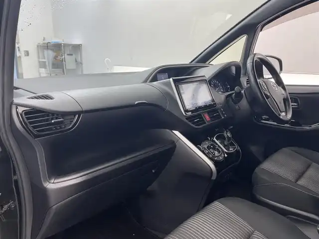 トヨタ ヴォクシー ハイブリッド ZS 煌 滋賀県 2018(平30)年 8.7万km イナズマスパーキングブラックガラスフレーク 純正9インチナビ/Bluetooth/CD/DVD/フルセグTV/フリップダウンモニター/クルーズコントロール/バックカメラ/両側電動スライドドア/シートヒーター/ステアリングリモコン/LEDヘッドライト/ドライブレコーダー/ETC