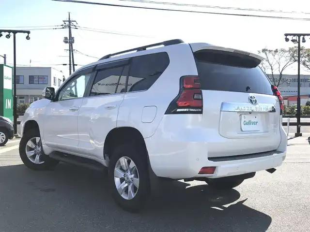 トヨタ ランドクルーザー プラド TX Lパッケージ 鳥取県 2021(令3)年 4.2万km ホワイトパールクリスタルシャイン ワンオーナー/４・W・D・ディーゼルターボ/純正9インチナビ/BT/USB/Miracast/パノラミックビューモニター/ムーンルーフ/チルトアップ/ダウン/トヨタセーフティセーフティ/レーダークルーズコントロール/レーンキープアシスト/クリアランスソナー/ETC2.0/前席パワーシート/電動格納サードシート/ＬＥＤヘットライト/フォグライト/純正17インチアルミホイール/ルーフレール/プッシュエンジンスタート/スペアキー