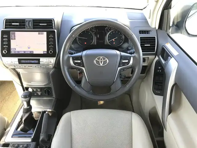 トヨタ ランドクルーザー プラド TX Lパッケージ 鳥取県 2021(令3)年 4.2万km ホワイトパールクリスタルシャイン ワンオーナー/４・W・D・ディーゼルターボ/純正9インチナビ/BT/USB/Miracast/パノラミックビューモニター/ムーンルーフ/チルトアップ/ダウン/トヨタセーフティセーフティ/レーダークルーズコントロール/レーンキープアシスト/クリアランスソナー/ETC2.0/前席パワーシート/電動格納サードシート/ＬＥＤヘットライト/フォグライト/純正17インチアルミホイール/ルーフレール/プッシュエンジンスタート/スペアキー