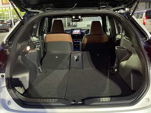 トヨタ ヤリスクロス ハイブリッド Z アドベンチャー 長野県 2023(令5)年 1.3万km ブラックマイカ/プラチナホワイトパールマイカ 禁煙車/純正8インチディスプレイオーディオ/（ナビ機能付/フルセグTV/Bluetooth）/セーフティセンス/・プリクラッシュセーフティ/・レーントレーシングアシスト/・レーダークルーズコントロール/・オートマチックハイビーム/・ロードサインアシスト/・先行車発進告知機能/・セカンダリーコリジョンブレーキ/・インテリジェントクリアランスソナー/パノラミックビューモニター/ビルトインETC/ハーフレザーシート/運転席パワーシート/前席シートヒーター/革巻きステアリング/ステアリングスイッチ/電動パーキングブレーキ/ブレーキホールド/LEDヘッドライト/オートライト/スマートキー/Pスタート/電動格納ミラー/ルーフレール/純正18インチAW/純正フロアマット/純正ドアバイザー