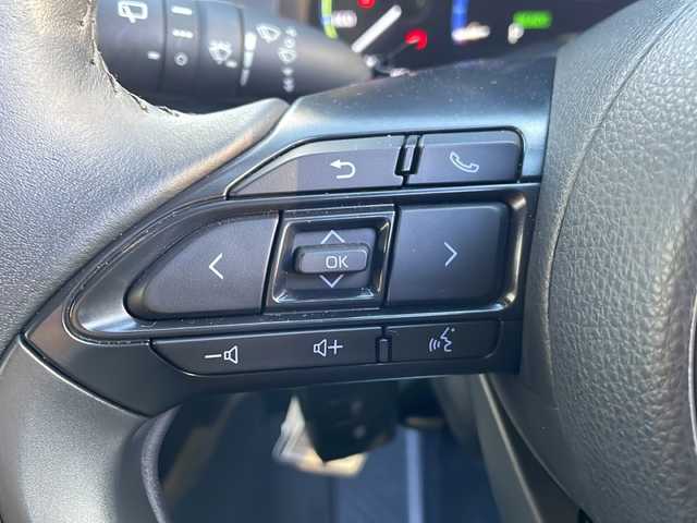 トヨタ ヤリスクロス ハイブリッド Z アドベンチャー 長野県 2023(令5)年 1.3万km ブラックマイカ/プラチナホワイトパールマイカ 禁煙車/純正8インチディスプレイオーディオ/（ナビ機能付/フルセグTV/Bluetooth）/セーフティセンス/・プリクラッシュセーフティ/・レーントレーシングアシスト/・レーダークルーズコントロール/・オートマチックハイビーム/・ロードサインアシスト/・先行車発進告知機能/・セカンダリーコリジョンブレーキ/・インテリジェントクリアランスソナー/パノラミックビューモニター/ビルトインETC/ハーフレザーシート/運転席パワーシート/前席シートヒーター/革巻きステアリング/ステアリングスイッチ/電動パーキングブレーキ/ブレーキホールド/LEDヘッドライト/オートライト/スマートキー/Pスタート/電動格納ミラー/ルーフレール/純正18インチAW/純正フロアマット/純正ドアバイザー