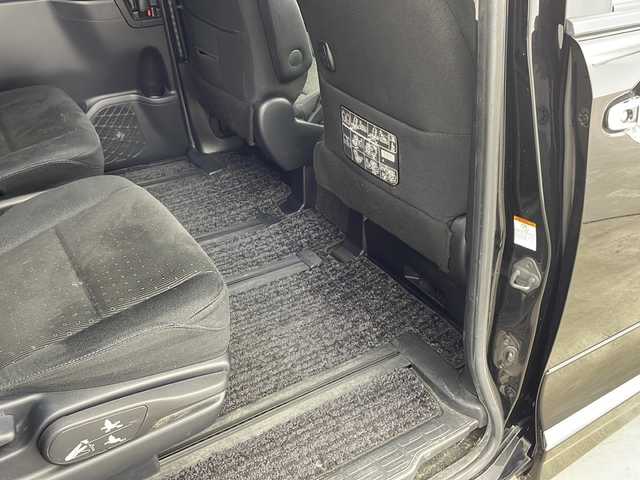 トヨタ ヴォクシー ハイブリッド V 兵庫県 2014(平26)年 5.4万km ブラック ・寒冷地仕様/・リヤオートエアコン/・ワイパーデアイサー/・社外ナビ＆TV＆BT＆DVD＆CD/・Carrozzeria10インチリアフリップダウンモニター/・バックカメラ/・置くだけ充電/・両側パワースライドドア/・バックカメラ/・ビルトインETC/・社外前ドライブレコーダー/・クルーズコントロール/・前席シートヒーター/・2列目サンシェード/・スマートキー/・プッシュスタート/・社外17インチアルミホイール/・社外エアロ（F.S.R）/・純正フロアマット/・横滑り防止装置/・LEDヘッドライト/・オートライト/・フォグ/・スマートキー/・プッシュスタート/・電動格納ミラー