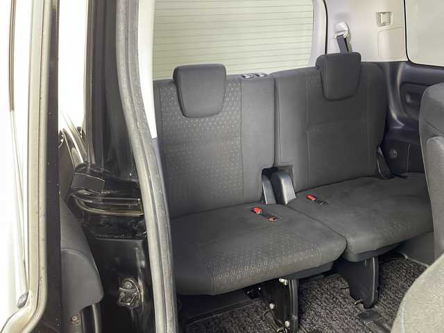 トヨタ ヴォクシー ハイブリッド V 兵庫県 2014(平26)年 5.4万km ブラック ・寒冷地仕様/・リヤオートエアコン/・ワイパーデアイサー/・社外ナビ＆TV＆BT＆DVD＆CD/・Carrozzeria10インチリアフリップダウンモニター/・バックカメラ/・置くだけ充電/・両側パワースライドドア/・バックカメラ/・ビルトインETC/・社外前ドライブレコーダー/・クルーズコントロール/・前席シートヒーター/・2列目サンシェード/・スマートキー/・プッシュスタート/・社外17インチアルミホイール/・社外エアロ（F.S.R）/・純正フロアマット/・横滑り防止装置/・LEDヘッドライト/・オートライト/・フォグ/・スマートキー/・プッシュスタート/・電動格納ミラー