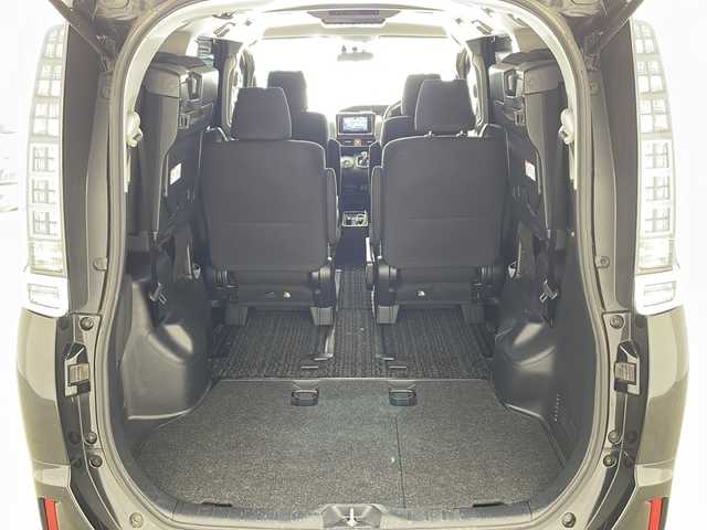 トヨタ ヴォクシー ハイブリッド V 兵庫県 2014(平26)年 5.4万km ブラック ・寒冷地仕様/・リヤオートエアコン/・ワイパーデアイサー/・社外ナビ＆TV＆BT＆DVD＆CD/・Carrozzeria10インチリアフリップダウンモニター/・バックカメラ/・置くだけ充電/・両側パワースライドドア/・バックカメラ/・ビルトインETC/・社外前ドライブレコーダー/・クルーズコントロール/・前席シートヒーター/・2列目サンシェード/・スマートキー/・プッシュスタート/・社外17インチアルミホイール/・社外エアロ（F.S.R）/・純正フロアマット/・横滑り防止装置/・LEDヘッドライト/・オートライト/・フォグ/・スマートキー/・プッシュスタート/・電動格納ミラー