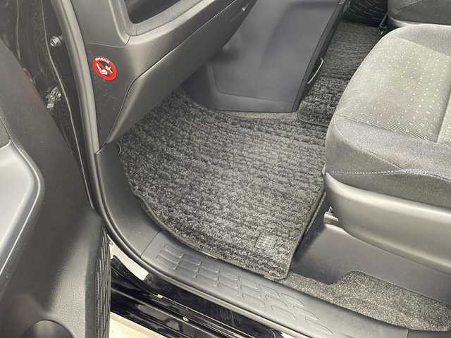 トヨタ ヴォクシー ハイブリッド V 兵庫県 2014(平26)年 5.4万km ブラック ・寒冷地仕様/・リヤオートエアコン/・ワイパーデアイサー/・社外ナビ＆TV＆BT＆DVD＆CD/・Carrozzeria10インチリアフリップダウンモニター/・バックカメラ/・置くだけ充電/・両側パワースライドドア/・バックカメラ/・ビルトインETC/・社外前ドライブレコーダー/・クルーズコントロール/・前席シートヒーター/・2列目サンシェード/・スマートキー/・プッシュスタート/・社外17インチアルミホイール/・社外エアロ（F.S.R）/・純正フロアマット/・横滑り防止装置/・LEDヘッドライト/・オートライト/・フォグ/・スマートキー/・プッシュスタート/・電動格納ミラー