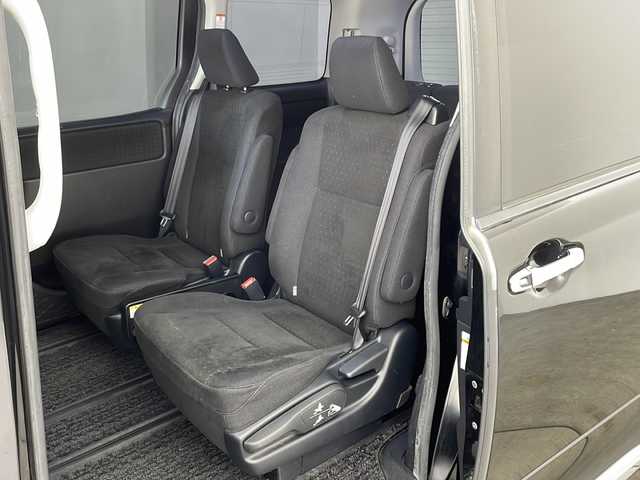 トヨタ ヴォクシー ハイブリッド V 兵庫県 2014(平26)年 5.4万km ブラック ・寒冷地仕様/・リヤオートエアコン/・ワイパーデアイサー/・社外ナビ＆TV＆BT＆DVD＆CD/・Carrozzeria10インチリアフリップダウンモニター/・バックカメラ/・置くだけ充電/・両側パワースライドドア/・バックカメラ/・ビルトインETC/・社外前ドライブレコーダー/・クルーズコントロール/・前席シートヒーター/・2列目サンシェード/・スマートキー/・プッシュスタート/・社外17インチアルミホイール/・社外エアロ（F.S.R）/・純正フロアマット/・横滑り防止装置/・LEDヘッドライト/・オートライト/・フォグ/・スマートキー/・プッシュスタート/・電動格納ミラー