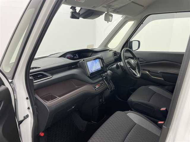 スズキ ソリオ バンディット HV MV 岡山県 2025(令7)年 0.3万km ピュアホワイトパール/ガンメタリック2トーン ワンオーナー　/純正9型ディスプレイオーディオ　/　「ナビ/BT/フルセグ/CD/DVD/Carplay」/全方位カメラ　/ブラインドスポットモニター/両側パワースライドドア/前席シートヒーター/レーダークルーズコントロール　/オートハイビーム/ＬＥＤヘッドライト　/ドライブレコーダー/衝突被害軽減システム/ヘッドアップディスプレイ/オートブレーキホールド/プッシュスタート/スマートキー×２/保証書/取扱説明書/ナビ取扱説明書