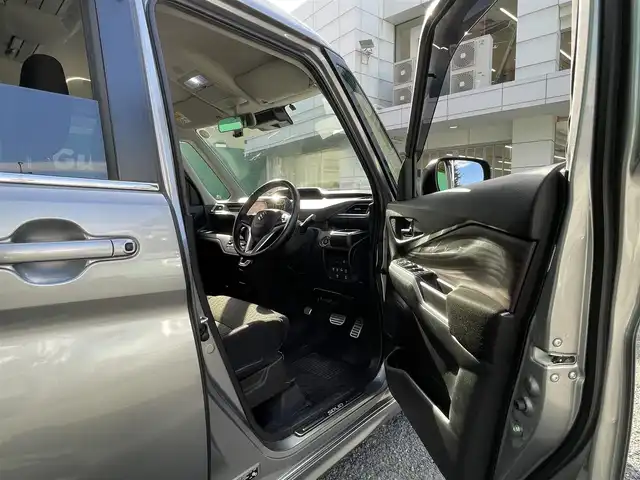 スズキ ソリオ バンディット HV MV 東京都 2021(令3)年 2.5万km プレミアムシルバーメタリック ワンオーナー/純正9インチメモリナビ/(フルセグ/DVD/CD/スマートフォン連携機能)/アラウンドビューモニター/セーフティーサポート/・アダプティブクルーズコントロール/・デュアルカメラブレーキサポート/・車線逸脱警報機能/・前後方誤発進抑制機能/・後退時ブレーキサポート/・リアパーキングセンサー/ヘッドアップディスプレイ/両側パワースライドドア/LEDライト/純正フロアマット/ロールサンシェード/前後ドライブレコーダー(DRV-MR450)/ETC/取扱説明書/保証書/スペアキー×1