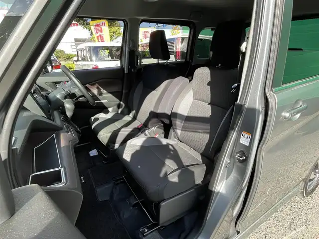 スズキ ソリオ バンディット HV MV 東京都 2021(令3)年 2.5万km プレミアムシルバーメタリック ワンオーナー/純正9インチメモリナビ/(フルセグ/DVD/CD/スマートフォン連携機能)/アラウンドビューモニター/セーフティーサポート/・アダプティブクルーズコントロール/・デュアルカメラブレーキサポート/・車線逸脱警報機能/・前後方誤発進抑制機能/・後退時ブレーキサポート/・リアパーキングセンサー/ヘッドアップディスプレイ/両側パワースライドドア/LEDライト/純正フロアマット/ロールサンシェード/前後ドライブレコーダー(DRV-MR450)/ETC/取扱説明書/保証書/スペアキー×1