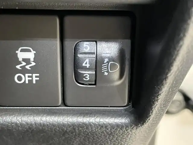 スズキ ワゴンＲ HYBRID FX 岩手県 2019(平31)年 2万km シルキーシルバーメタリック ４WD/セーフティパッケージ/デュアルセンサーブレーキサポート/車線逸脱警報/誤発進抑制機能/ハイビームアシスト/先行車発信お知らせ機能/横滑り防止装置/アイドリングストップ/ヘッドアップディスプレイ/前席シートヒーター/純正オプション１DINKENWOODオーディオ/ヘッドライトレベライザー/オートライト/助手席アンダーボックス/オートエアコン/１４インチスチールホイール/純正ホイールキャップ/純正フロアマット