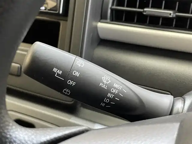 スズキ ワゴンＲ HYBRID FX 岩手県 2019(平31)年 2万km シルキーシルバーメタリック ４WD/セーフティパッケージ/デュアルセンサーブレーキサポート/車線逸脱警報/誤発進抑制機能/ハイビームアシスト/先行車発信お知らせ機能/横滑り防止装置/アイドリングストップ/ヘッドアップディスプレイ/前席シートヒーター/純正オプション１DINKENWOODオーディオ/ヘッドライトレベライザー/オートライト/助手席アンダーボックス/オートエアコン/１４インチスチールホイール/純正ホイールキャップ/純正フロアマット