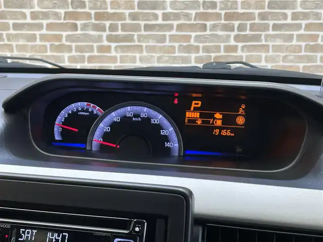 スズキ ワゴンＲ HYBRID FX 岩手県 2019(平31)年 2万km シルキーシルバーメタリック ４WD/セーフティパッケージ/デュアルセンサーブレーキサポート/車線逸脱警報/誤発進抑制機能/ハイビームアシスト/先行車発信お知らせ機能/横滑り防止装置/アイドリングストップ/ヘッドアップディスプレイ/前席シートヒーター/純正オプション１DINKENWOODオーディオ/ヘッドライトレベライザー/オートライト/助手席アンダーボックス/オートエアコン/１４インチスチールホイール/純正ホイールキャップ/純正フロアマット