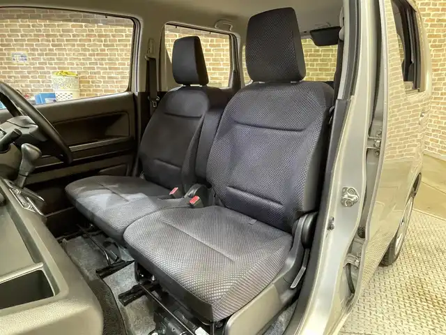 スズキ ワゴンＲ HYBRID FX 岩手県 2019(平31)年 2万km シルキーシルバーメタリック ４WD/セーフティパッケージ/デュアルセンサーブレーキサポート/車線逸脱警報/誤発進抑制機能/ハイビームアシスト/先行車発信お知らせ機能/横滑り防止装置/アイドリングストップ/ヘッドアップディスプレイ/前席シートヒーター/純正オプション１DINKENWOODオーディオ/ヘッドライトレベライザー/オートライト/助手席アンダーボックス/オートエアコン/１４インチスチールホイール/純正ホイールキャップ/純正フロアマット