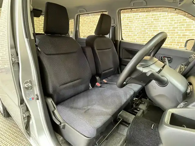 スズキ ワゴンＲ HYBRID FX 岩手県 2019(平31)年 2万km シルキーシルバーメタリック ４WD/セーフティパッケージ/デュアルセンサーブレーキサポート/車線逸脱警報/誤発進抑制機能/ハイビームアシスト/先行車発信お知らせ機能/横滑り防止装置/アイドリングストップ/ヘッドアップディスプレイ/前席シートヒーター/純正オプション１DINKENWOODオーディオ/ヘッドライトレベライザー/オートライト/助手席アンダーボックス/オートエアコン/１４インチスチールホイール/純正ホイールキャップ/純正フロアマット