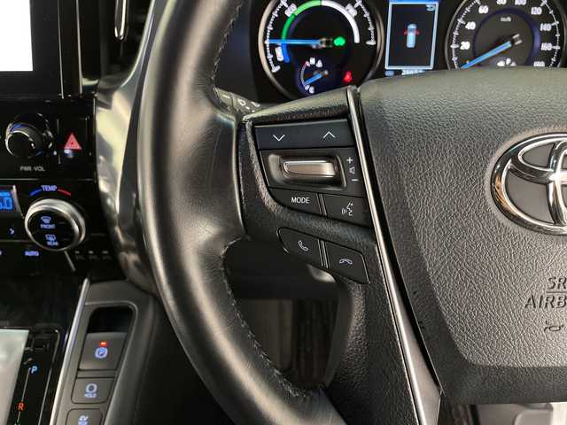 トヨタ アルファードハイブリット S タイプゴールド 長野県 2020(令2)年 2.7万km ホワイトパールクリスタルシャイン 4WD/純正メモリナビ&フルセグTV&USB&BT/トヨタセーフティセンス/アダプティブクルーズコントロール/レーントレーシングアシスト/プリクラッシュセーフティ/クリアランスソナー/パーキングサポートブレーキ/オートマチックハイビーム/ロードサインアシスト/純正前方ドライブレコーダー/両側パワースライドドア/パワーバックドア/ハーフレザーシート/ウォークスルー/2列目オットマン/バックカメラ/ビルトインETC/三眼LEDヘッドライト/オートライト/フロントフォグランプ/電動格納ミラー/ウィンカーミラー/電動ホールド/オートホールド/純正17インチAW装着/純正フロアマット/純正ドアバイザー/プッシュスタート/スマートキー/スペアキー1本/取扱説明書