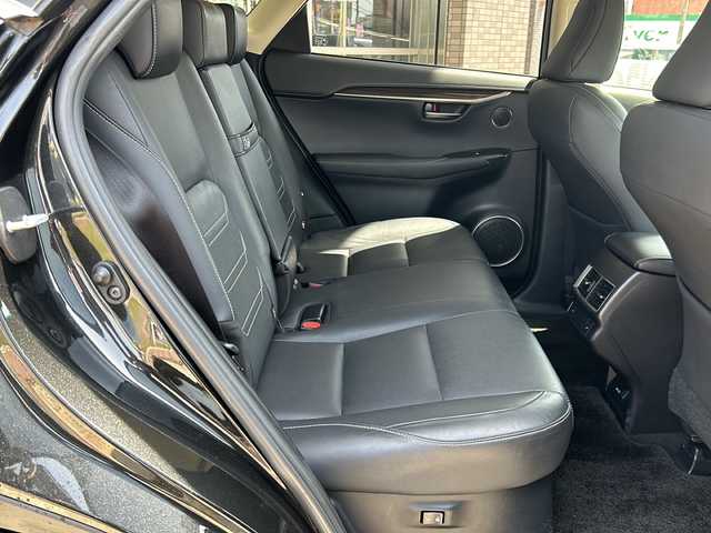 レクサス ＮＸ 300h バージョンL 静岡県 2018(平30)年 7.2万km グラファイトブラックガラスフレーク 禁煙車/純正ナビ（CD/DVD/USB/AUX/BT/フルセグ）/パノラマサンルーフ/バックカメラ＋左サイドカメラ/ビルトインETC2.0/前方ドラレコ/黒本革シート/全席シートヒーター/前席シートベンチレーション/パワーシート/ステアリングヒーター/パワーバックドア/BSM/3眼LEDヘッドライト/オートライト/オートハイビーム/プリクラッシュセーフティ/レーンディパーチャーアラート/レーダークルーズコントロール/クリアランスソナー/電動パーキングブレーキ/オートブレーキホールド/パドルシフト/プッシュスタート/スマートキー