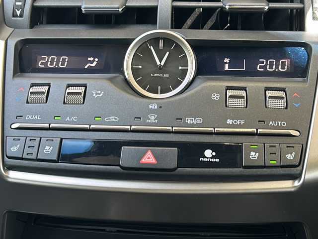 レクサス ＮＸ 300h バージョンL 静岡県 2018(平30)年 7.2万km グラファイトブラックガラスフレーク 禁煙車/純正ナビ（CD/DVD/USB/AUX/BT/フルセグ）/パノラマサンルーフ/バックカメラ＋左サイドカメラ/ビルトインETC2.0/前方ドラレコ/黒本革シート/全席シートヒーター/前席シートベンチレーション/パワーシート/ステアリングヒーター/パワーバックドア/BSM/3眼LEDヘッドライト/オートライト/オートハイビーム/プリクラッシュセーフティ/レーンディパーチャーアラート/レーダークルーズコントロール/クリアランスソナー/電動パーキングブレーキ/オートブレーキホールド/パドルシフト/プッシュスタート/スマートキー