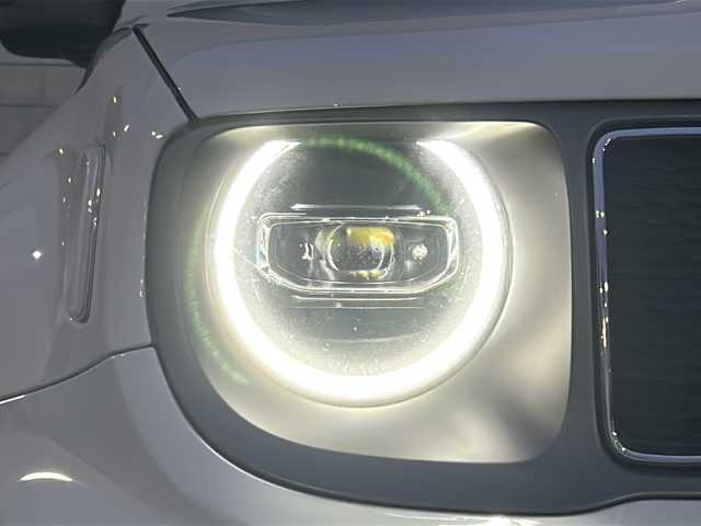 クライスラー・ジープ ジープ レネゲード リミテッド 茨城県 2020(令2)年 5.6万km パール 純正ナビゲーションシステム/【地デジTV・BT・ラジオ再生】/アダプティブクルーズコントロール/黒革レザーシート/パワーシート/シートヒーター/ステアリングヒーター/バックカメラ/オートライト/LEDヘッドライト/純正17inアルミホイール/フロアマット/スマートキー/保証書/取扱説明書