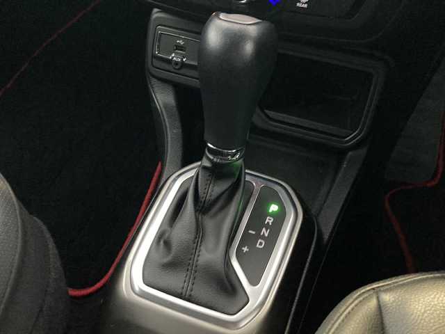 クライスラー・ジープ ジープ レネゲード リミテッド 茨城県 2020(令2)年 5.6万km パール 純正ナビゲーションシステム/【地デジTV・BT・ラジオ再生】/アダプティブクルーズコントロール/黒革レザーシート/パワーシート/シートヒーター/ステアリングヒーター/バックカメラ/オートライト/LEDヘッドライト/純正17inアルミホイール/フロアマット/スマートキー/保証書/取扱説明書