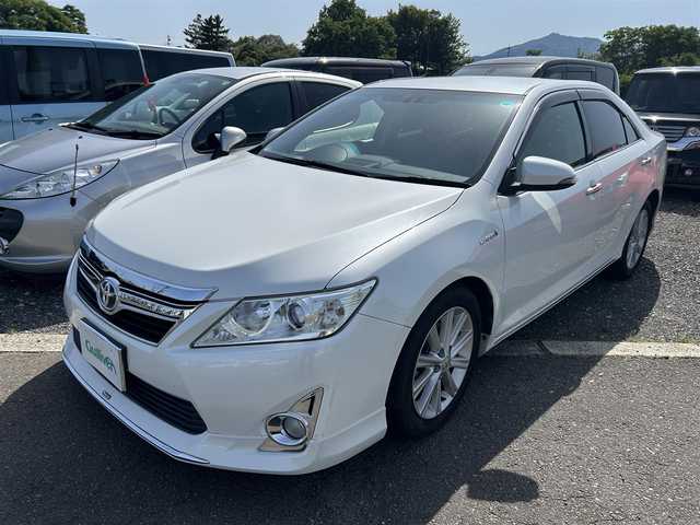 トヨタ カムリ ハイブリット レザーパッケージ 神奈川県 2012(平24)年 8.3万km ホワイトパールクリスタルシャイン ・純正ナビ（BT/CD/DVD/USB/AUX/ワンセグ)/・バックカメラ/・クルーズコントロール/・横滑り防止装置/・オートライト/・LED/・スマートキー/・パワーシート/・パワーステアリング/・パワーウィンドウ/・取扱説明書/・保証書