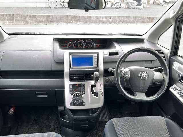 トヨタ ヴォクシー ZS 煌 茨城県 2010(平22)年 9.8万km ブラック 純正メモリナビ[NSDN-W60]/(CD・DVD・ワンセグTV・バックカメラ)/両側パワースライドドア/ETC/純正16インチアルミホイール/純正フロアマット/スマートキー/プッシュスタート/保証書/取扱説明書/記録簿