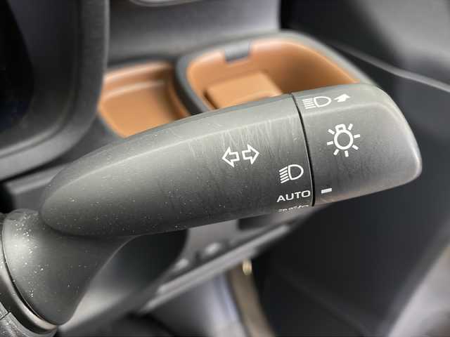 トヨタ シエンタ Z 長野県 2023(令5)年 0.5万km ベージュ ワンオーナー/純正メモリナビ&フルセグTV&USB&BT/トヨタセーフティセンス/アダプティブクルーズコントロール/レーンディパーチャーアラート/プリクラッシュセーフティ/ブラインドスポットモニター/プロアクティブドライビングアシスト/リアクロストラフィックアラート/パーキングサポートブレーキ/ロードサインアシスト/オートマチックハイビーム/先行車発進告知/両側パワースライドドア/ステアリングスイッチ/全方位カメラ/ビルトインETC2.0/LEDヘッドライト/オートライト/電動格納ミラー/ウィンカーミラー/ドアミラーヒーター/社外15インチAW付サマータイヤ装着/社外15インチAW付スタッドレス積込/純正フロアマット/純正ドアバイザー/プッシュスタート/スマートキー/スペアキー1本/取扱説明書/保証書