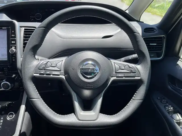 日産 セレナ ハイウェイスター Vセレクション 福岡県 2018(平30)年 7.9万km ブリリアントホワイトパール 360°セーフティアシスト/横滑り防止/バックカメラ/アラウンドビゥーモニター/ドラレコ/コーナーセンサー/SDナビ/フルセグTV/Bluetooth/SD/後席モニター/純正アルミホイール/純正フロアマット/ビルトインETC/ウォークスルー