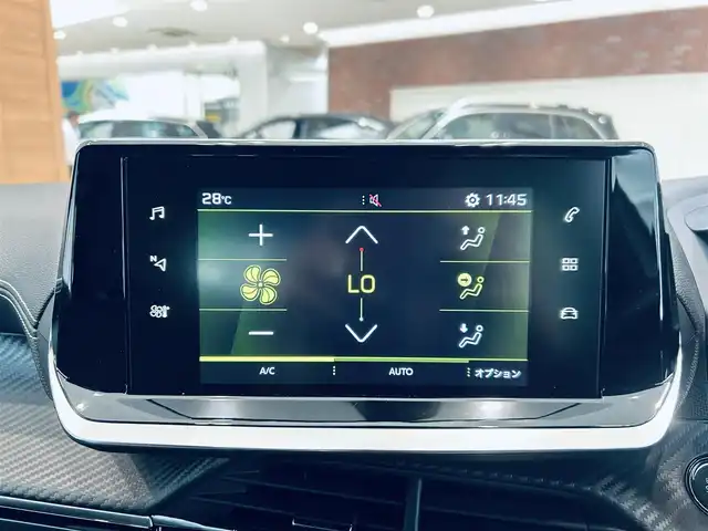 プジョー プジョー ２０８ GT 大阪府 2021(令3)年 0.4万km BLANC NACRE ハーフレザー/シートヒーター/ACC/純正ディスプレイオーディオ/applecarplay/バックカメラ/純正17インチAW/LEDヘッドライト/クリアランスソナー/ブラインドスポット/ワイヤレス充電