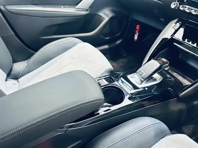 プジョー プジョー ２０８ GT 大阪府 2021(令3)年 0.4万km BLANC NACRE ハーフレザー/シートヒーター/ACC/純正ディスプレイオーディオ/applecarplay/バックカメラ/純正17インチAW/LEDヘッドライト/クリアランスソナー/ブラインドスポット/ワイヤレス充電