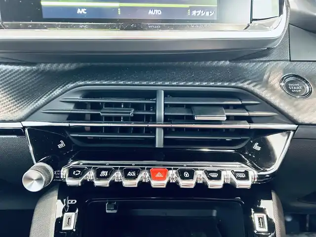 プジョー プジョー ２０８ GT 大阪府 2021(令3)年 0.4万km BLANC NACRE ハーフレザー/シートヒーター/ACC/純正ディスプレイオーディオ/applecarplay/バックカメラ/純正17インチAW/LEDヘッドライト/クリアランスソナー/ブラインドスポット/ワイヤレス充電