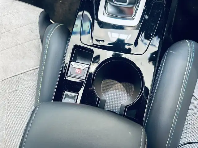 プジョー プジョー ２０８ GT 大阪府 2021(令3)年 0.4万km BLANC NACRE ハーフレザー/シートヒーター/ACC/純正ディスプレイオーディオ/applecarplay/バックカメラ/純正17インチAW/LEDヘッドライト/クリアランスソナー/ブラインドスポット/ワイヤレス充電