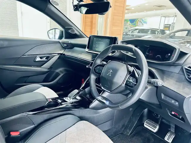 プジョー プジョー ２０８ GT 大阪府 2021(令3)年 0.4万km BLANC NACRE ハーフレザー/シートヒーター/ACC/純正ディスプレイオーディオ/applecarplay/バックカメラ/純正17インチAW/LEDヘッドライト/クリアランスソナー/ブラインドスポット/ワイヤレス充電