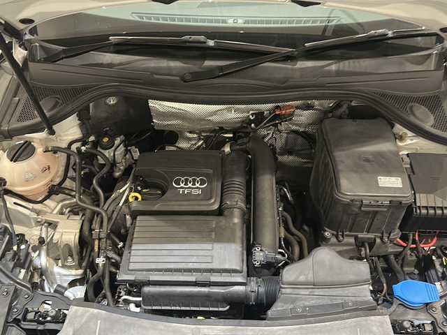 アウディ Ｑ３ 1．4 TFSI スポーツ 新潟県 2017(平29)年 4.9万km グレイシアホワイトメタリック MMIナビシステム/(CD/DVD/Bluetooth/TV)/ドライバーアシスト/・スピードオーバー警告/・パーキングエイド/・ドライバー疲労警告/アウディミュージックインターフェイス/エレクトロニックスタビリゼーションコントロール/アウディパーキングシステム/ドライブレコーダー/LEDヘッドライト/電動リアゲート/デラックスオートマチックエアコンディショナー