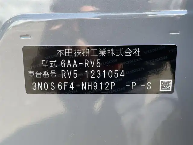 ホンダ ヴェゼル ハイブリッド e:HEV Z 佐賀県 2024(令6)年 1.1万km グレー ワンオーナー/パワーテールゲート(予約クローズ機能付)/ハーフレザーシート/DN席シートヒーター/ISOFIX対応/パドルシフト/革巻きステアリング/ステアリングリモコン/純正18インチアルミホイール/純正LEDヘッドライト/オートマチックハイビーム/純正LEDフォグランプ/純正フロアマット/純正ドアバイザ―/新車保証書/取扱説明書/スペアキー１本/カラーコードNo.「NH912P」/ホンダセンシング/・アダプディブクルーズコントロール/・路外逸脱抑制機能/・ブラインドスポットモニター/・衝突軽減ブレーキ/・踏み間違い衝突軽減システム/・クリアランスソナー