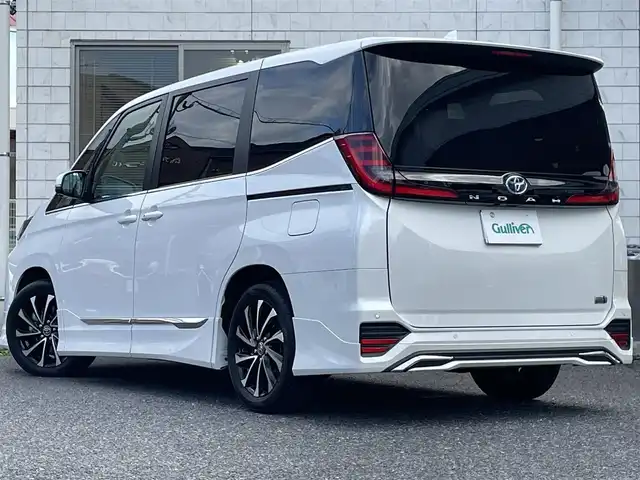 トヨタ ノア ハイブリッド S－Z 福岡県 2024(令6)年 0.9万km ホワイトパールクリスタルシャイン ワンオーナー/モデリスタエアロ【フロント・サイド・リア】/純正１４インチフリップダウンモニター【V14T-R72R】/純正10.5インチディスプレイオーディオ/(ナビ/USB/HDMI/AM/FM/Bluetooth/CD/DVD/フルセグTV】/パノラミックビューモニター/ビルトインETC2.0/トヨタチームメイト/・アドバンスドドライブ/・アドバンスドパーク/快適利便パッケージHI/・ハンズフリーデュアルパワースライドドア/・パワーバックドア/・ナノイーX/・ステアリングヒーター/・キャプテンシート(２列目)/トヨタセーフティセンス/・PCS(プリクラッシュセーフティ)/・AHS(アダプティブハイビームアシスト)/・AHB(オートマチックハイビーム)/・LTA(レーントレーシングアシスト)/・LCA(レーンチェンジアシスト)/・LDA(レーンディパーチャーアラート)/・PDA(プロアクティブドライビングアシスト)/・FCTA(フロントクロストラフィックアラート)/・RSA(ロードサインアシスト)/・レーダークルーズコントロール/BSM(ブラインドスポットモニター)/RCTA(リヤクロストラフィックアラート)/RCD(レアカメラディレクション)/SEA(安心降車アシスト)