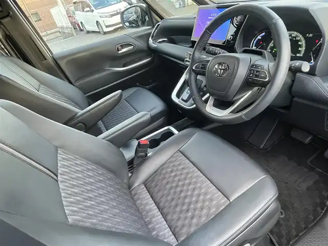 トヨタ ノア ハイブリッド S－Z 福岡県 2024(令6)年 0.9万km ホワイトパールクリスタルシャイン ワンオーナー/モデリスタエアロ【フロント・サイド・リア】/純正１４インチフリップダウンモニター【V14T-R72R】/純正10.5インチディスプレイオーディオ/(ナビ/USB/HDMI/AM/FM/Bluetooth/CD/DVD/フルセグTV】/パノラミックビューモニター/ビルトインETC2.0/トヨタチームメイト/・アドバンスドドライブ/・アドバンスドパーク/快適利便パッケージHI/・ハンズフリーデュアルパワースライドドア/・パワーバックドア/・ナノイーX/・ステアリングヒーター/・キャプテンシート(２列目)/トヨタセーフティセンス/・PCS(プリクラッシュセーフティ)/・AHS(アダプティブハイビームアシスト)/・AHB(オートマチックハイビーム)/・LTA(レーントレーシングアシスト)/・LCA(レーンチェンジアシスト)/・LDA(レーンディパーチャーアラート)/・PDA(プロアクティブドライビングアシスト)/・FCTA(フロントクロストラフィックアラート)/・RSA(ロードサインアシスト)/・レーダークルーズコントロール/BSM(ブラインドスポットモニター)/RCTA(リヤクロストラフィックアラート)/RCD(レアカメラディレクション)/SEA(安心降車アシスト)