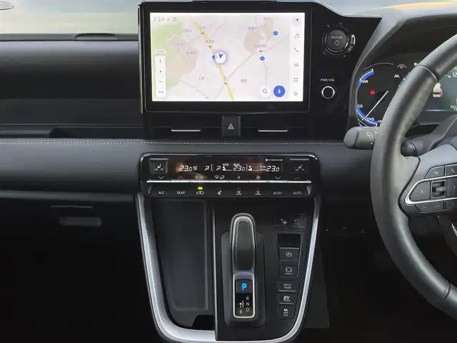 トヨタ ノア ハイブリッド S－Z 福岡県 2024(令6)年 0.9万km ホワイトパールクリスタルシャイン ワンオーナー/モデリスタエアロ【フロント・サイド・リア】/純正１４インチフリップダウンモニター【V14T-R72R】/純正10.5インチディスプレイオーディオ/(ナビ/USB/HDMI/AM/FM/Bluetooth/CD/DVD/フルセグTV】/パノラミックビューモニター/ビルトインETC2.0/トヨタチームメイト/・アドバンスドドライブ/・アドバンスドパーク/快適利便パッケージHI/・ハンズフリーデュアルパワースライドドア/・パワーバックドア/・ナノイーX/・ステアリングヒーター/・キャプテンシート(２列目)/トヨタセーフティセンス/・PCS(プリクラッシュセーフティ)/・AHS(アダプティブハイビームアシスト)/・AHB(オートマチックハイビーム)/・LTA(レーントレーシングアシスト)/・LCA(レーンチェンジアシスト)/・LDA(レーンディパーチャーアラート)/・PDA(プロアクティブドライビングアシスト)/・FCTA(フロントクロストラフィックアラート)/・RSA(ロードサインアシスト)/・レーダークルーズコントロール/BSM(ブラインドスポットモニター)/RCTA(リヤクロストラフィックアラート)/RCD(レアカメラディレクション)/SEA(安心降車アシスト)